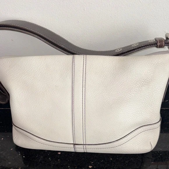 COACH Vintage Hobo Leather C0782-F10942 in EUC - Picture 9 of 12